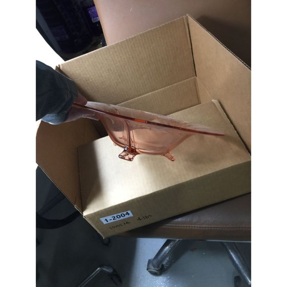 Beautiful Rose Carnival Glass Dish with Very Wide Scalloped Edge Rim -  Embossed - Picture 9 of 9